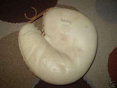 Victor, Wright & Ditson Catchers Mitt White Front